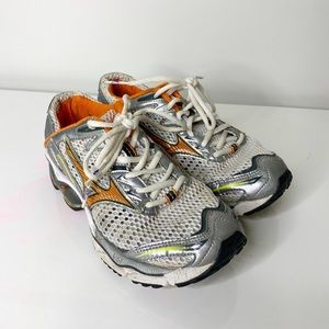 Women’s MIZUNO wave creation 10 Sneakers
